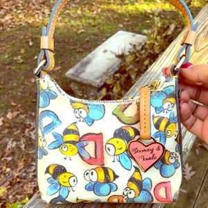 🛍💛Dooney & Bourke Extra Small Wristlet💛🛍